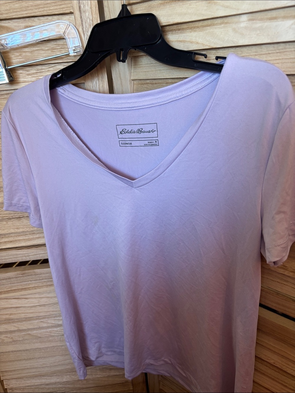 Eddie Bauer Light Lavender V‑Neck Short Sleeve Tee Medium